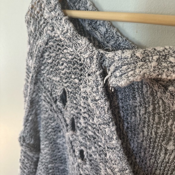 Hollister, women off shoulder sweater - Picture 4 of 4